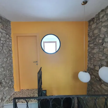 Apartment La Casa Della Luna Nel Brenzone sul Garda
