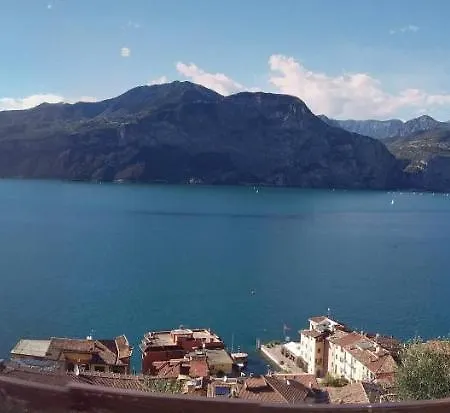 Apartment La Casa Della Luna Nel Brenzone sul Garda